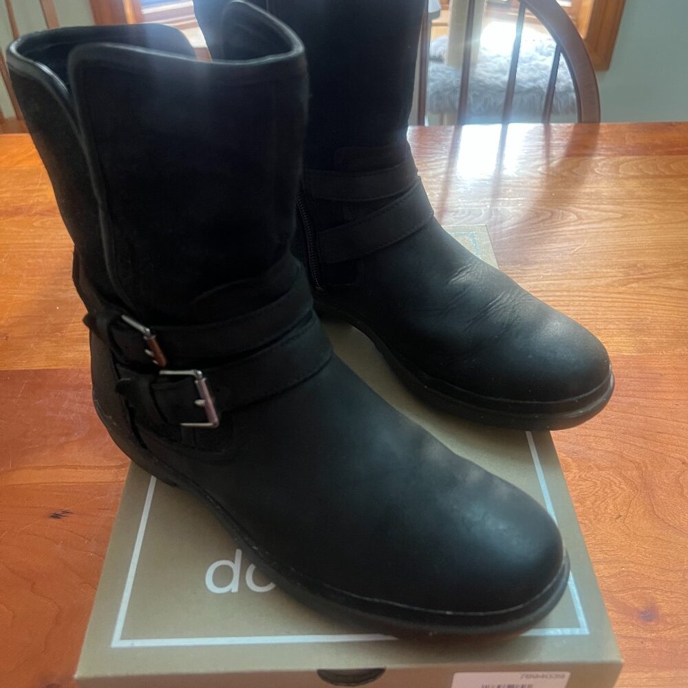 UGG Short, Black Leather Boots with Wool Footbed, Size 7